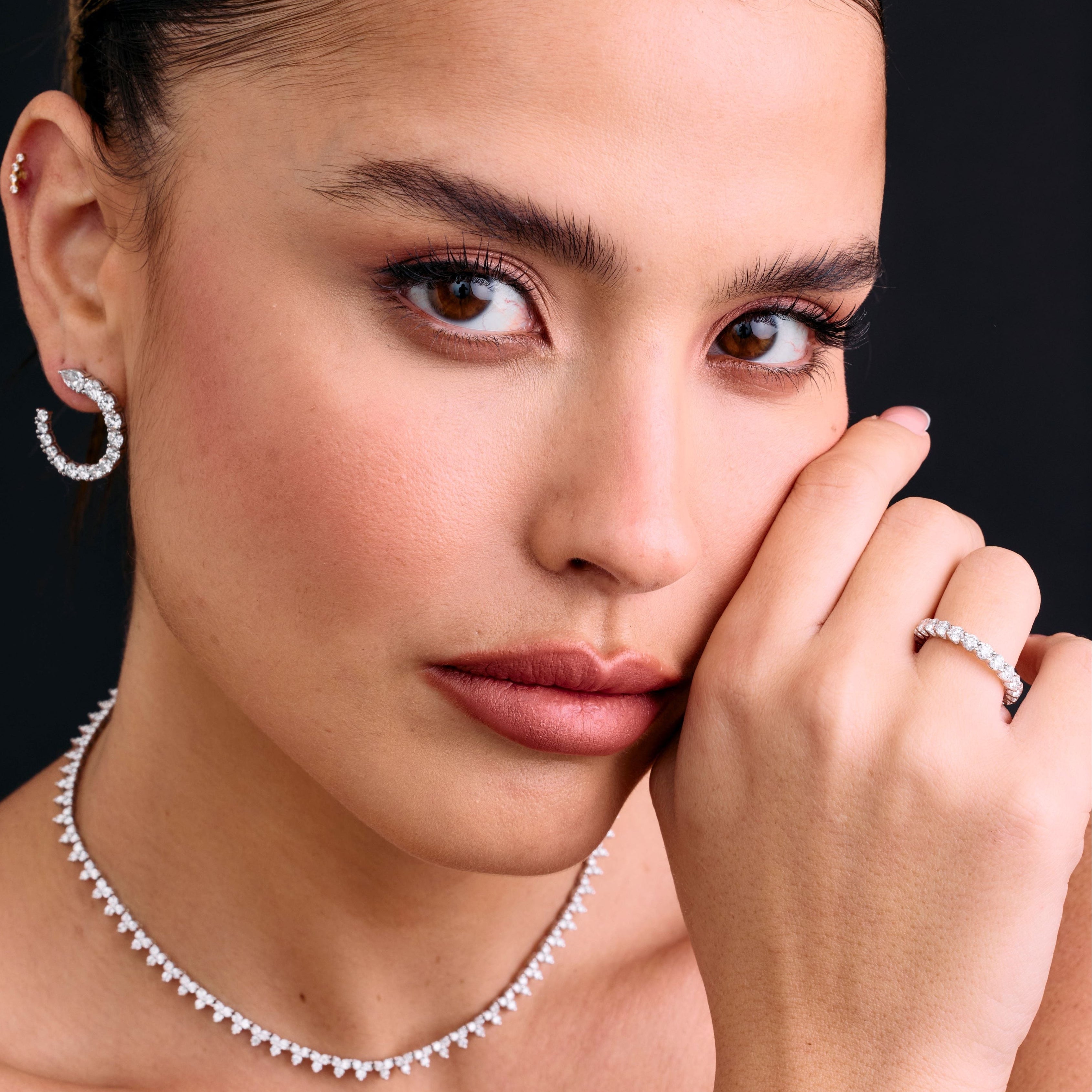 Wedding Bling on a Budget: Pros and Cons of Online Jewelry Rentals