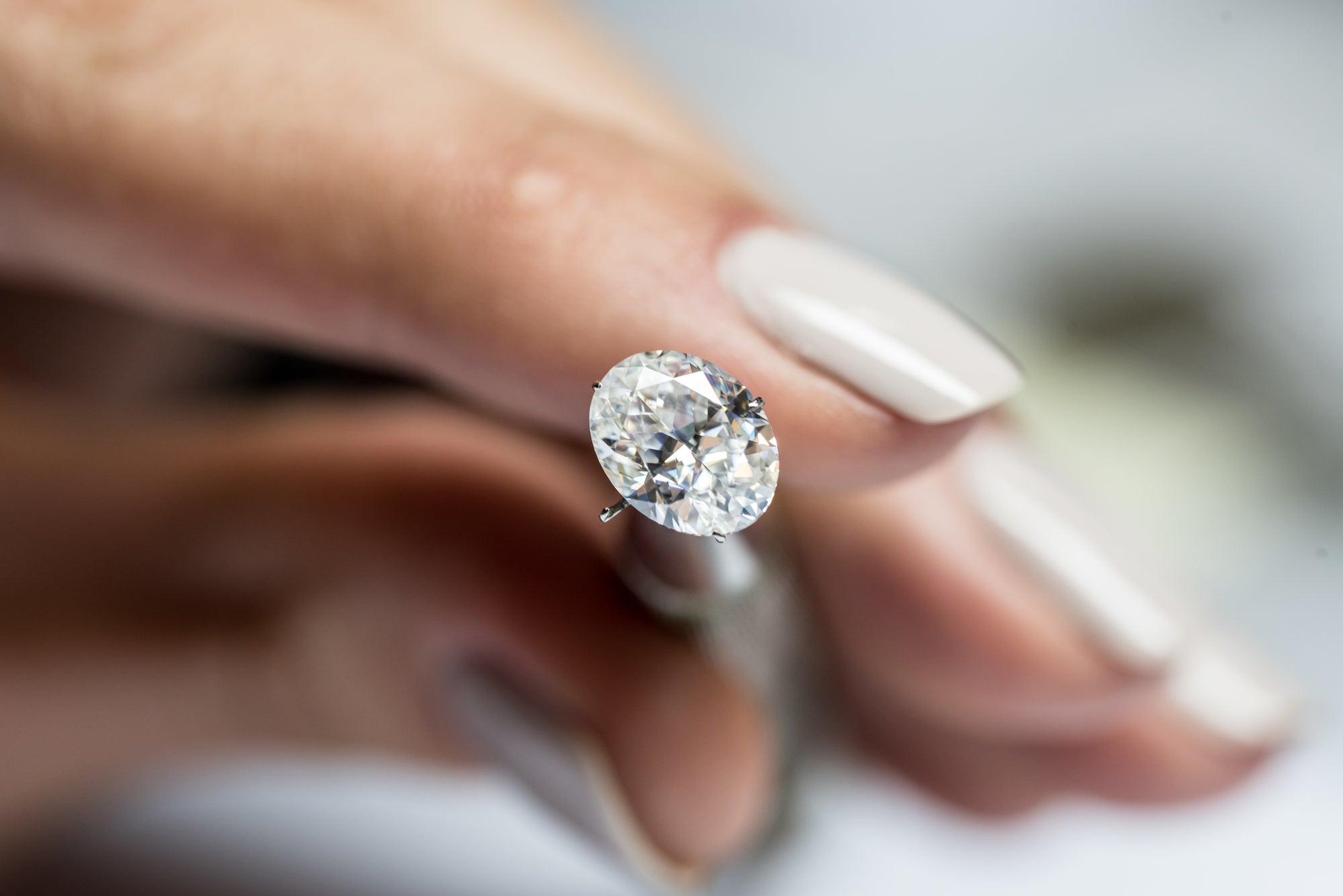 How to Choose the Perfect Diamond for Your Engagement Ring – A Complete Guide