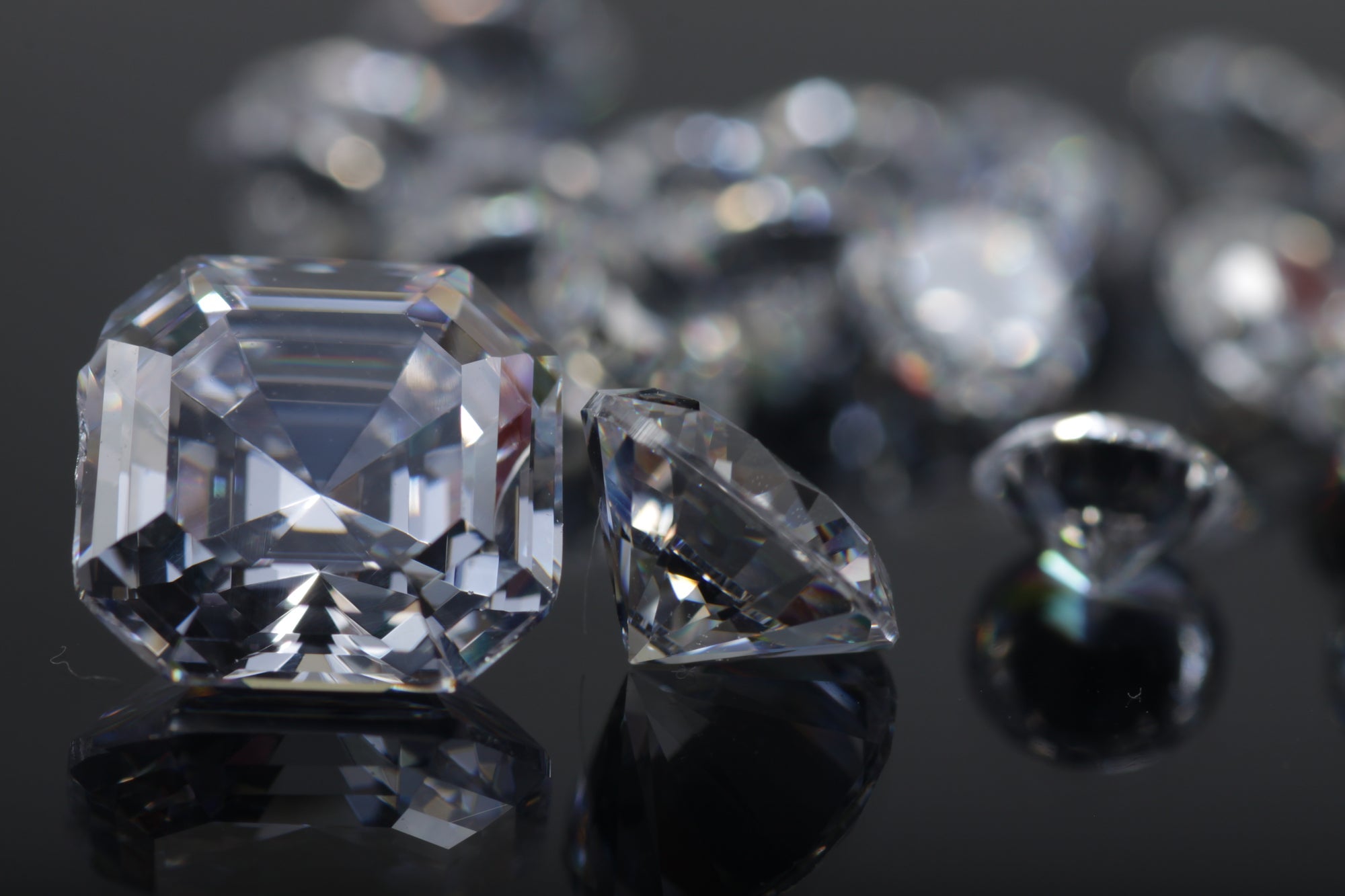 Lab-Grown vs. Natural Diamonds – Pros, Cons, and Key Differences