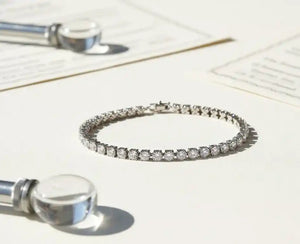 How to Choose a Diamond Tennis Bracelet: Key Factors for Quality and Value