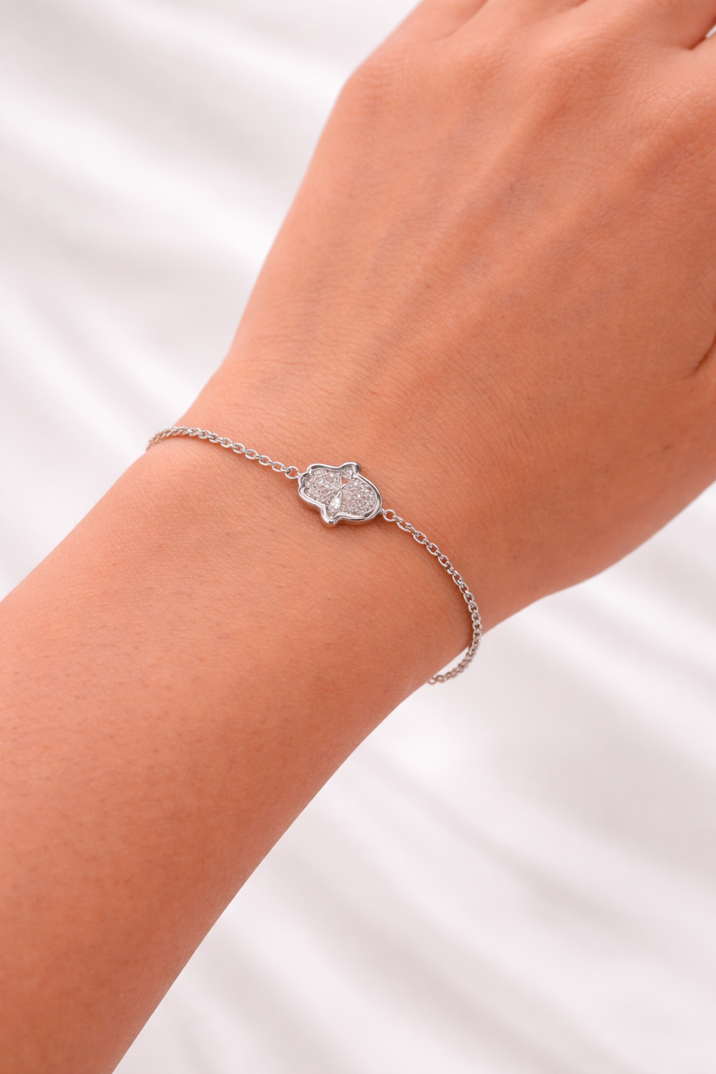 Hamsa Bezel in White Gold Bracelet (1.10)
