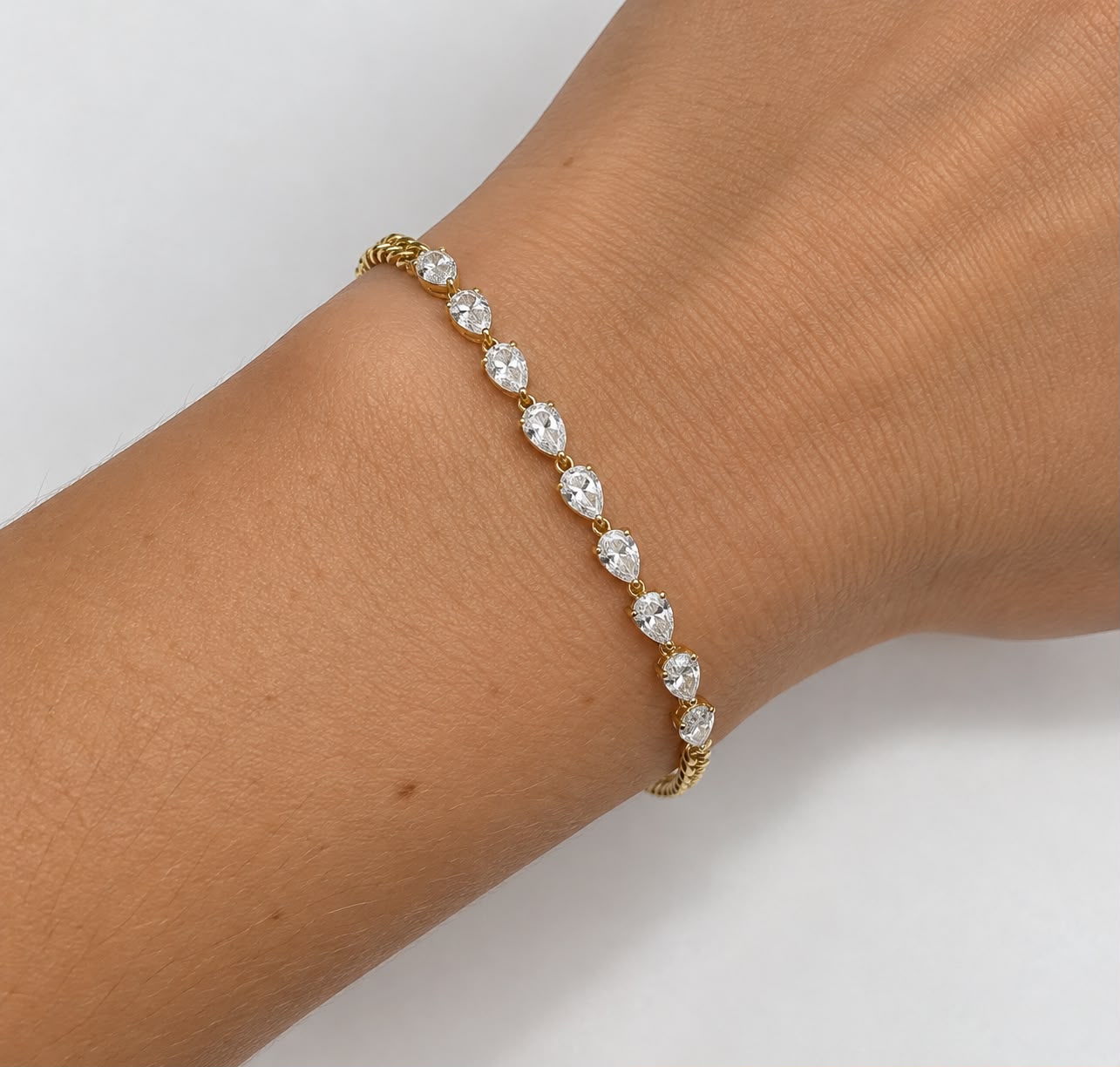 14k Yellow Gold Pear Shape Lab Grown Diamond Bracelet