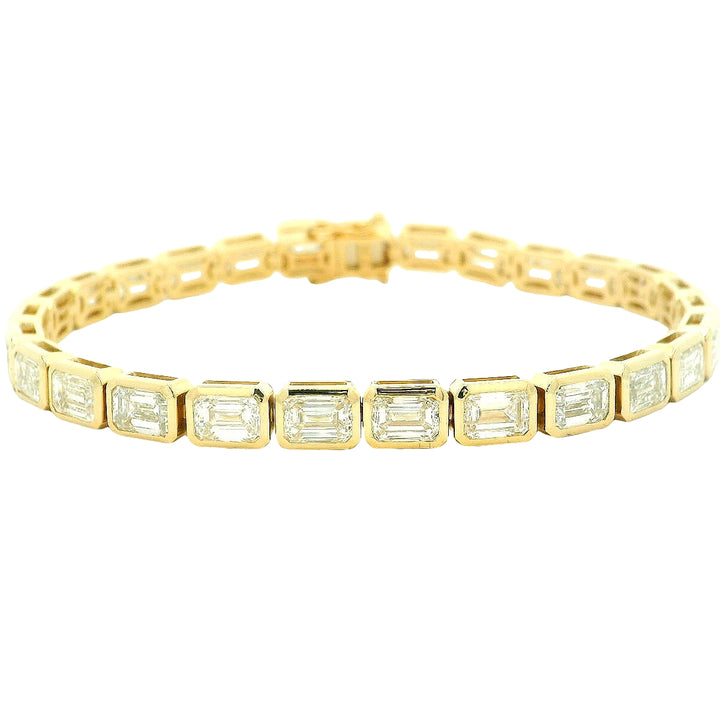 Emerald Shape Tennis Bracelet in Yellow Gold