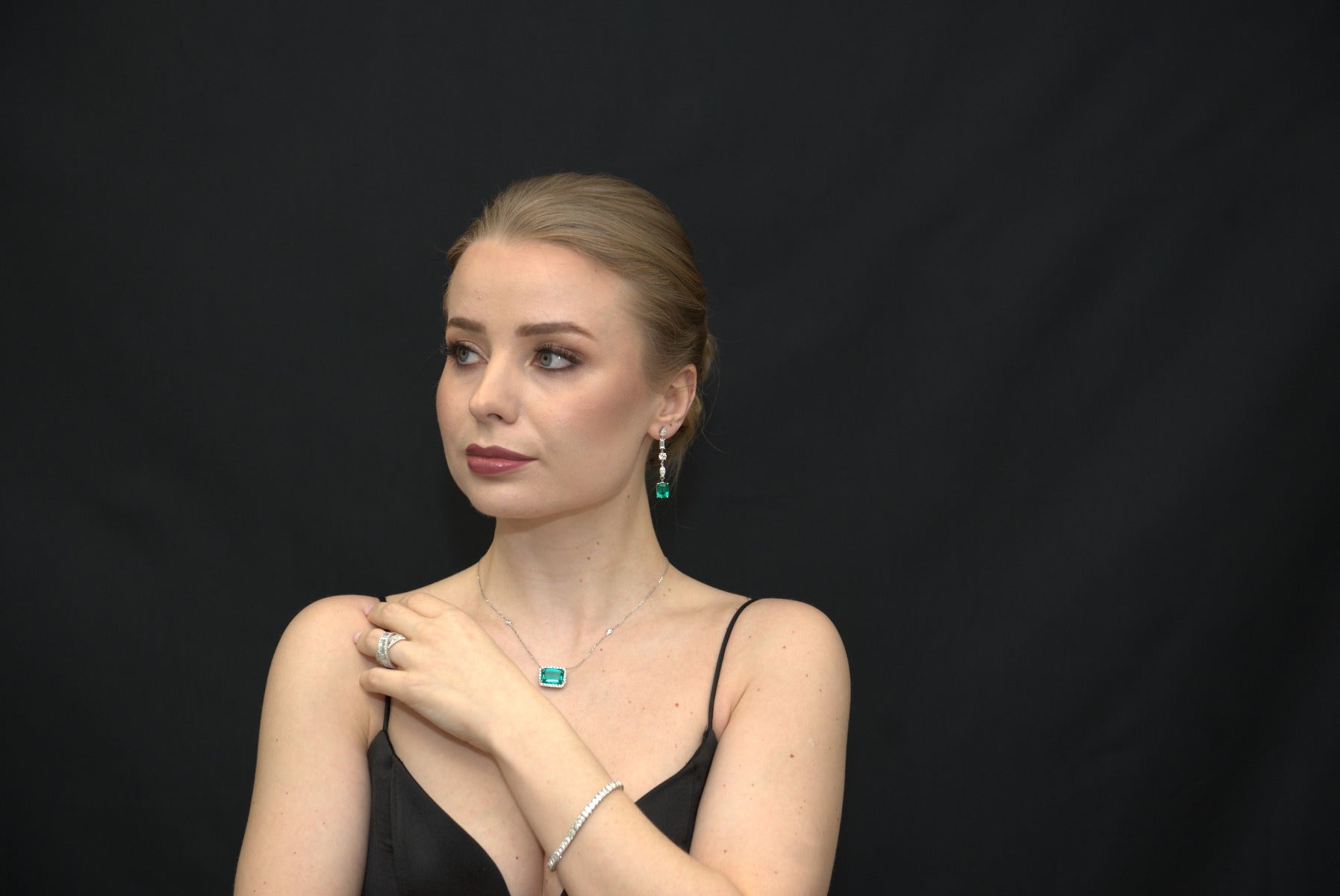 Green Emerald Halo Necklace White Gold - Elgrissy Diamonds