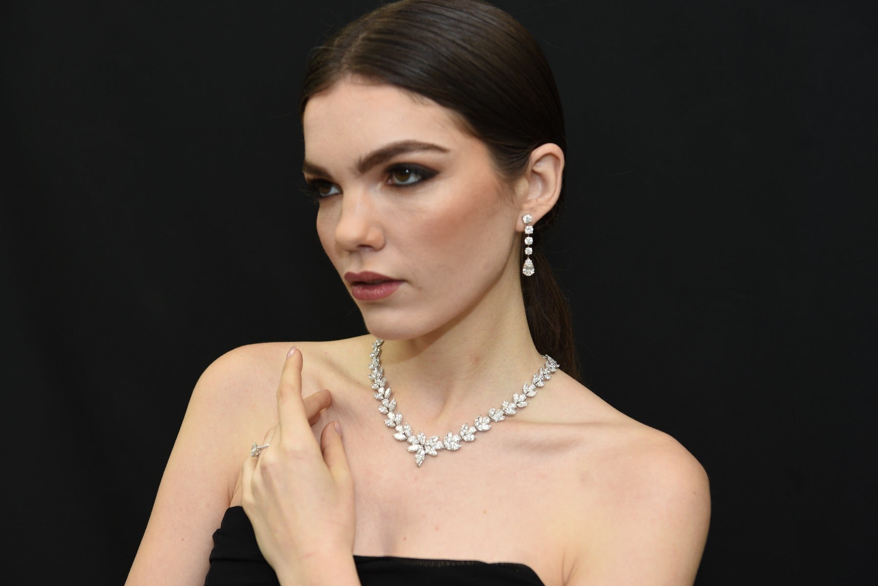 Graduated Round Diamonds and Pear Dangling Earrings - Elgrissy Diamonds